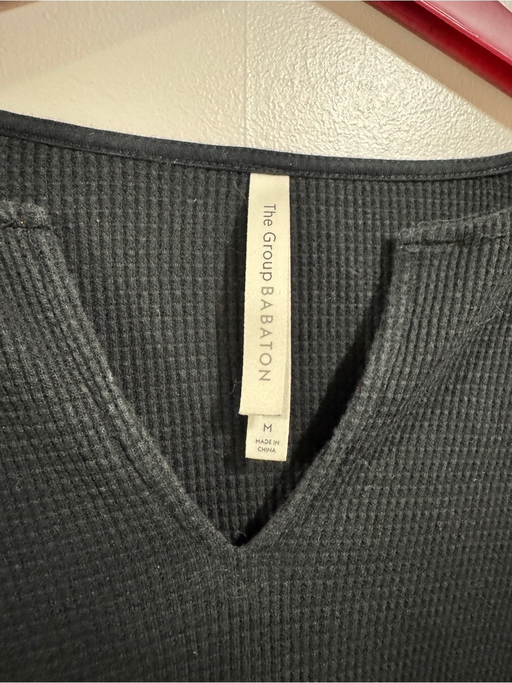 Aritzia Babaton Black Waffle Knit Long Sleeve Top Relaxed Fit Size Medium - Picture 3 of 4